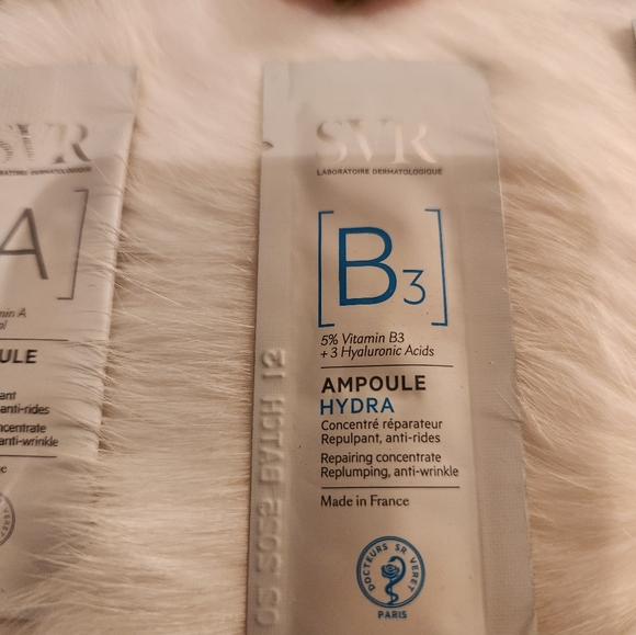 Free w Purchase skincare samples - Picture 3 of 4